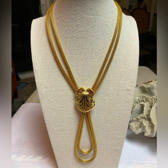 Jewelry - 15” Goldtone chocker necklace, duel mesh style rows of chain w/ pendant. NWT